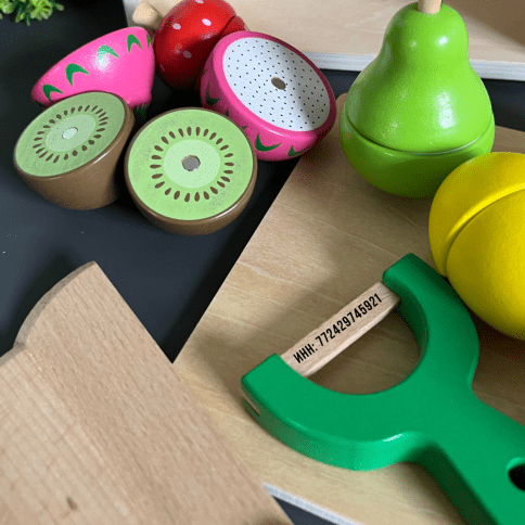 Развивающий сюжетно-ролевой набор деревянных 3D продуктов для нарезки с разделочной доской «Готовим Фруктовый Салат» | Игрушки для детской кухни фото 6